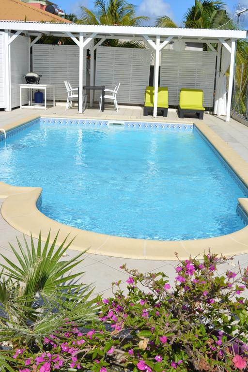Villa Améthyste avec grande piscine privée, jardin clos, parking privé Le Robert Extérieur photo
